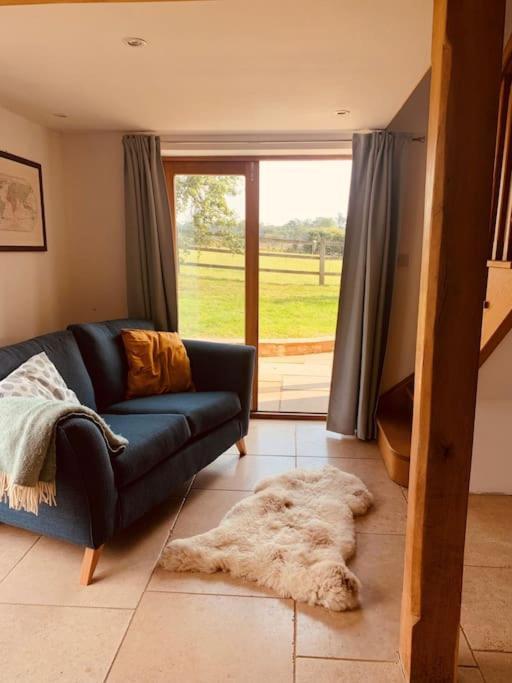 2 Beds & Living In Our Idyllic Country Cottage เบดฟอร์ด ภายนอก รูปภาพ
