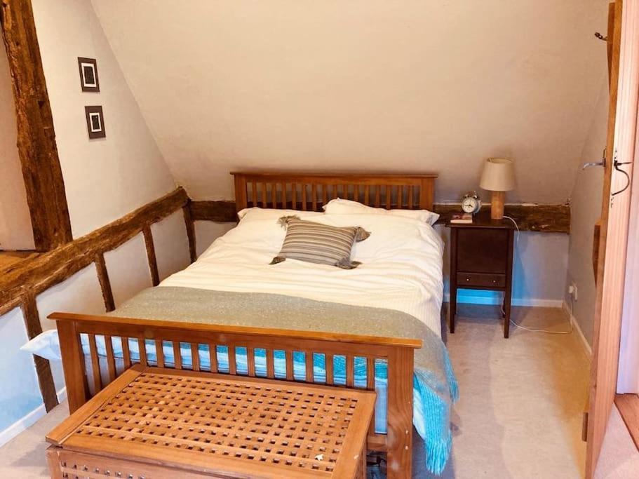 2 Beds & Living In Our Idyllic Country Cottage เบดฟอร์ด ภายนอก รูปภาพ