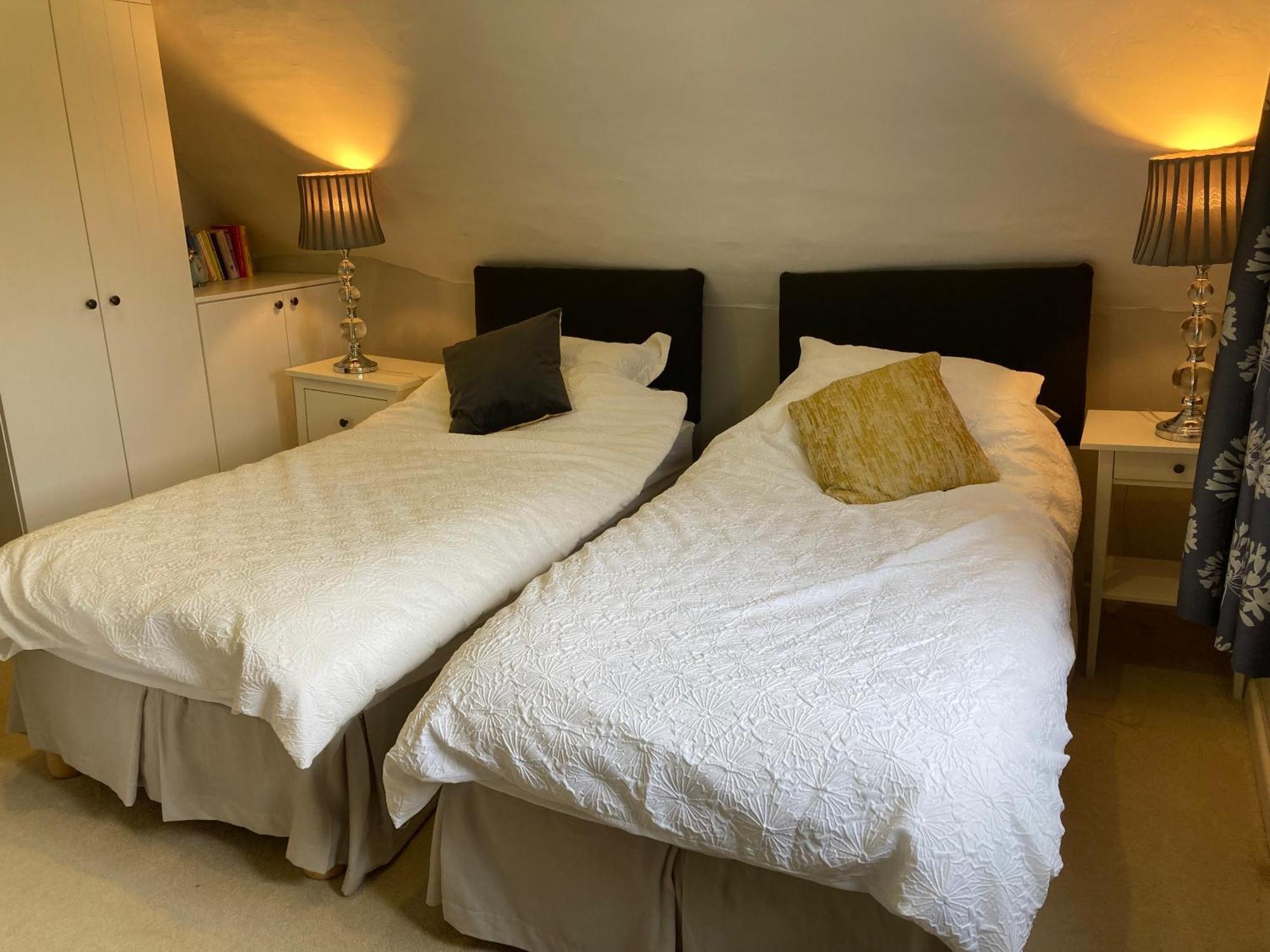 2 Beds & Living In Our Idyllic Country Cottage เบดฟอร์ด ภายนอก รูปภาพ